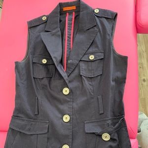 dark blue woman’s suit